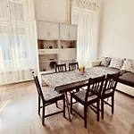Oktogon Central Spacious Ac Balcony