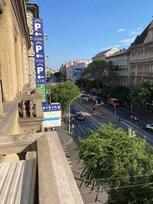 Apartment Oktogon Spacious Ac Balcony