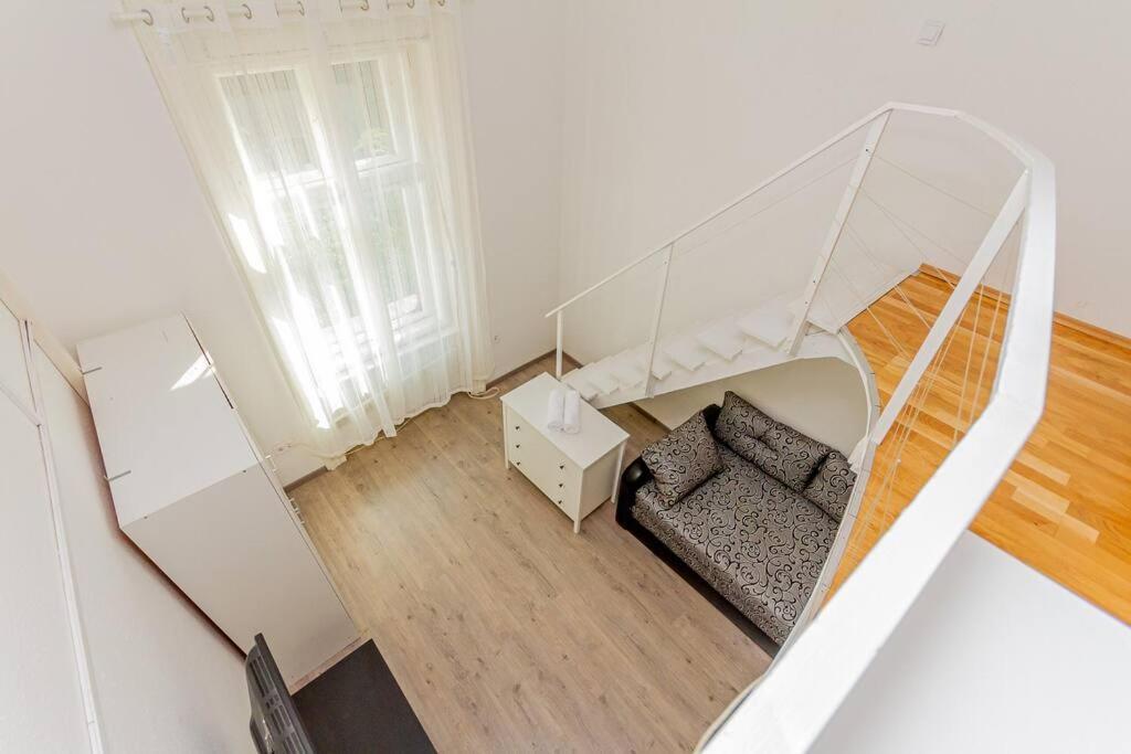 Oktogon Spacious Ac Balcony