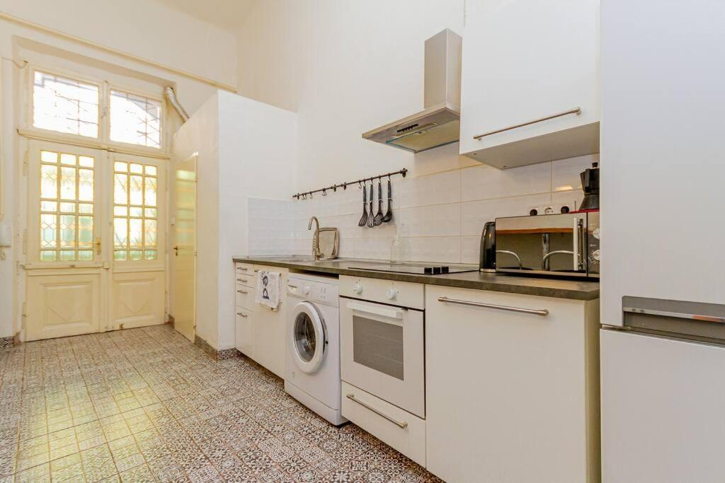 Oktogon Spacious Ac Balcony Budapest