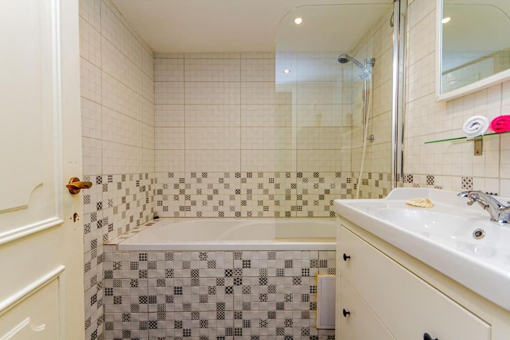 Oktogon Spacious Ac Balcony *