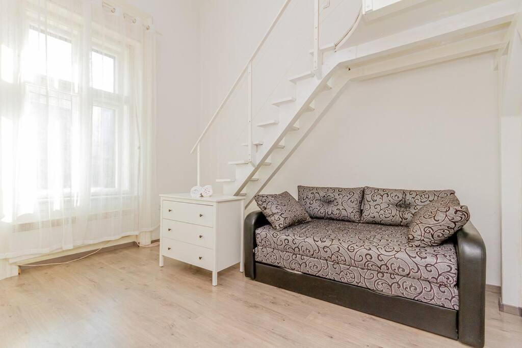 Oktogon Spacious Ac Balcony