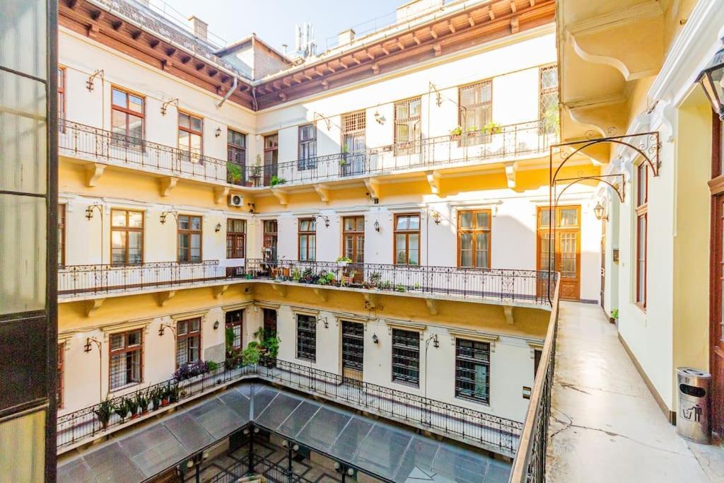 Oktogon Spacious Ac Balcony * Budapest