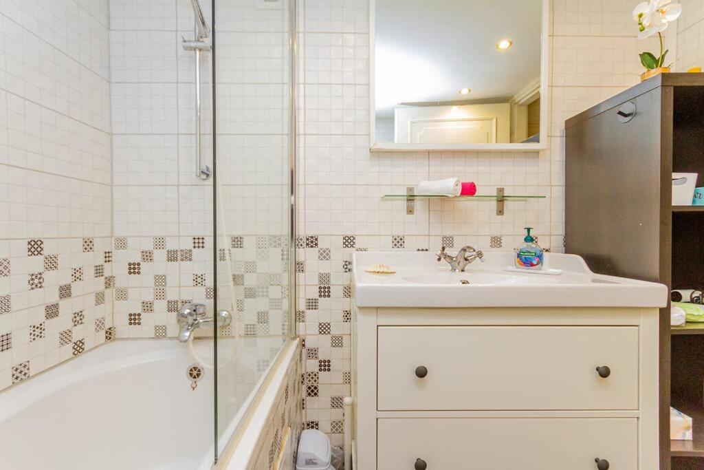 Apartment Oktogon Spacious Ac Balcony *